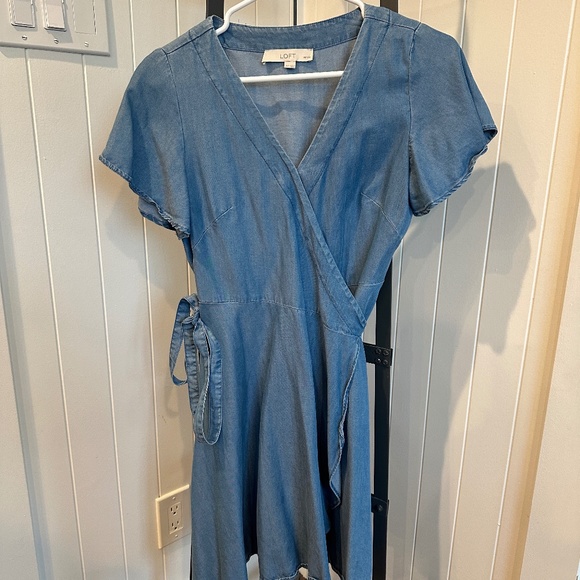Ann Taylor LOFT chambray wrap dress sz 4P - Picture 1 of 3
